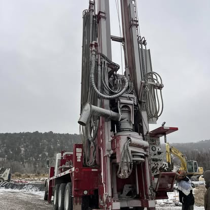 Heavy duty drilling equipment on site